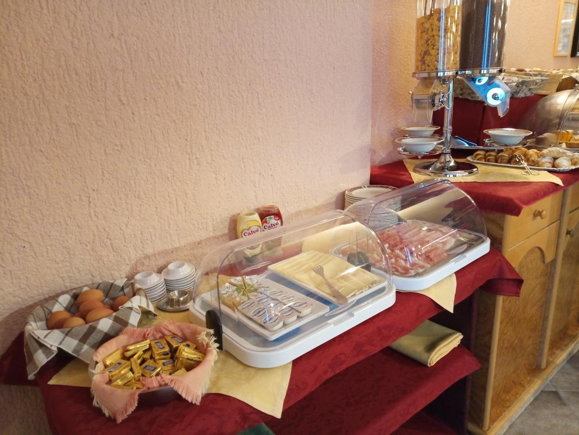 Hotel Adele Ливиньо Екстериор снимка